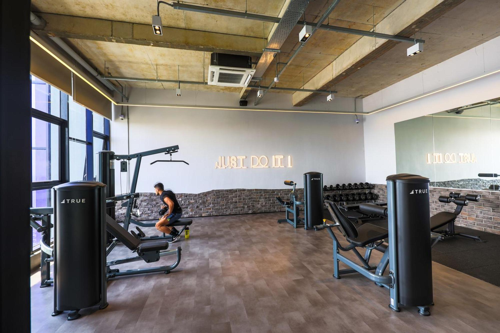 Millerz Square By Mykey Apartamento Kuala Lumpur Exterior foto The gym at the University of Roehampton