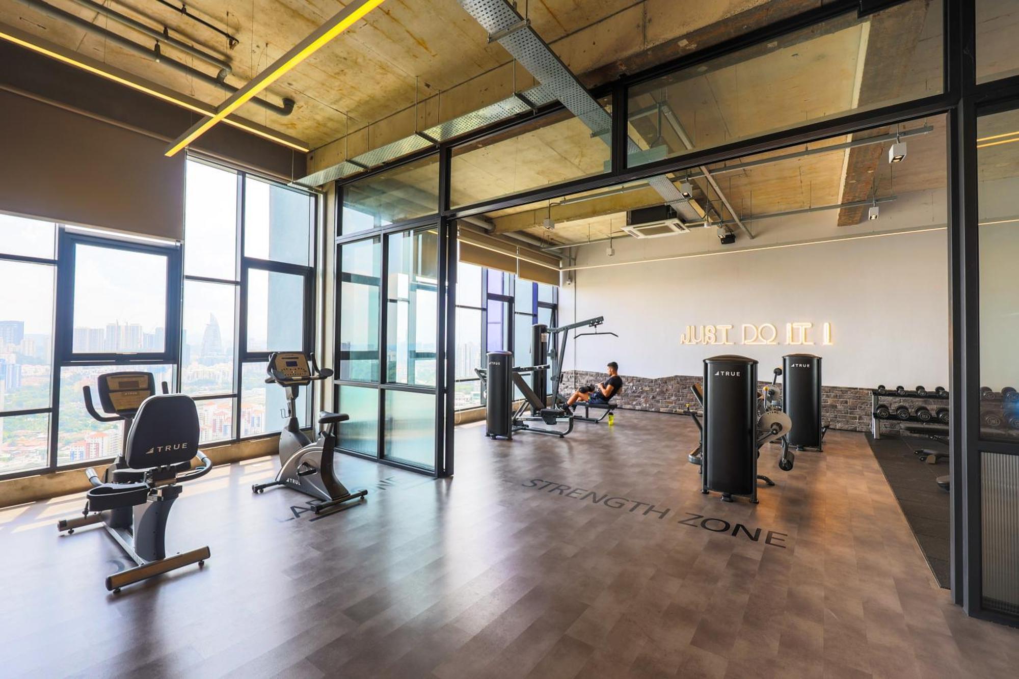 Millerz Square By Mykey Apartamento Kuala Lumpur Exterior foto The gym at the 100th floor
