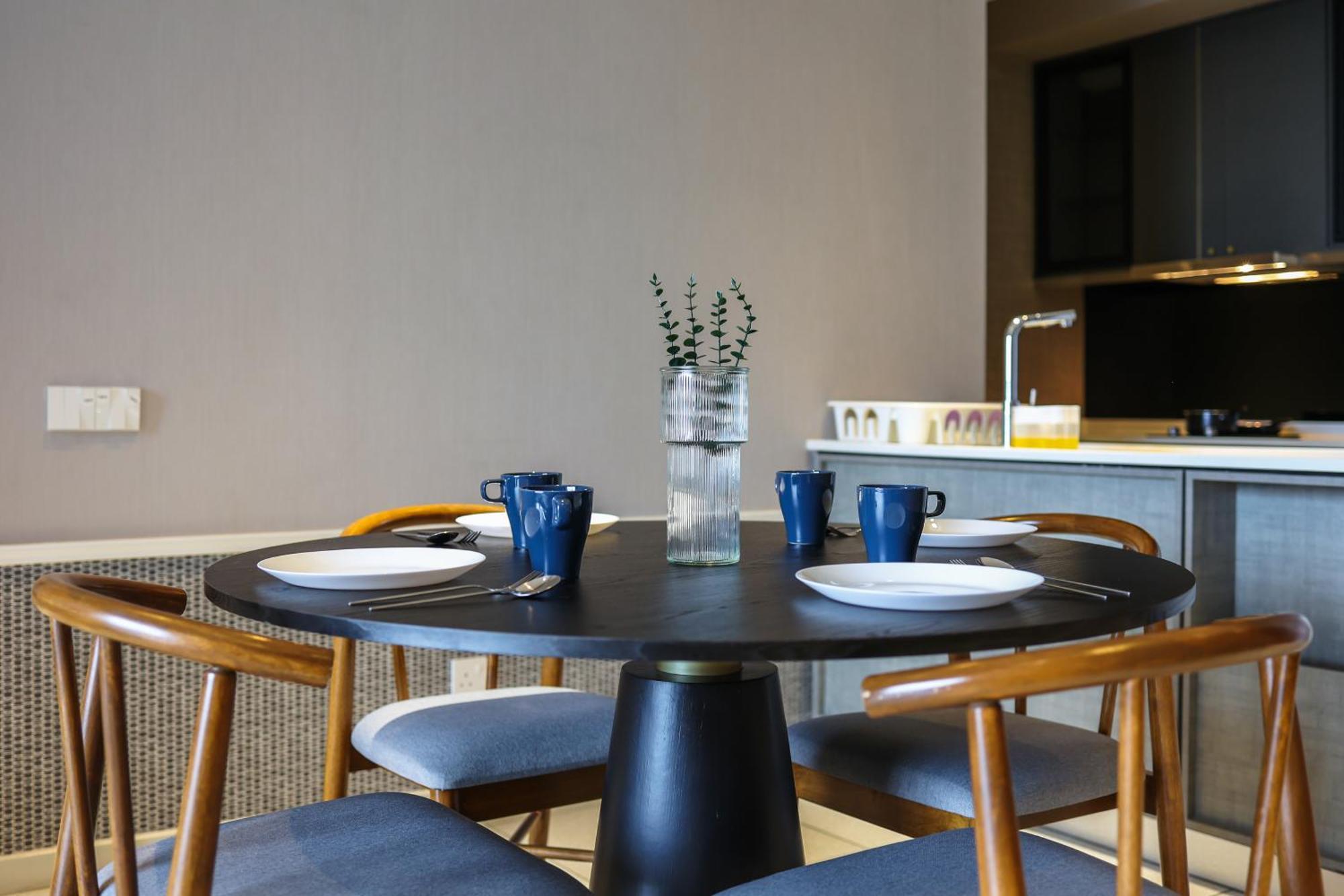 Millerz Square By Mykey Apartamento Kuala Lumpur Exterior foto A dining table with four chairs
