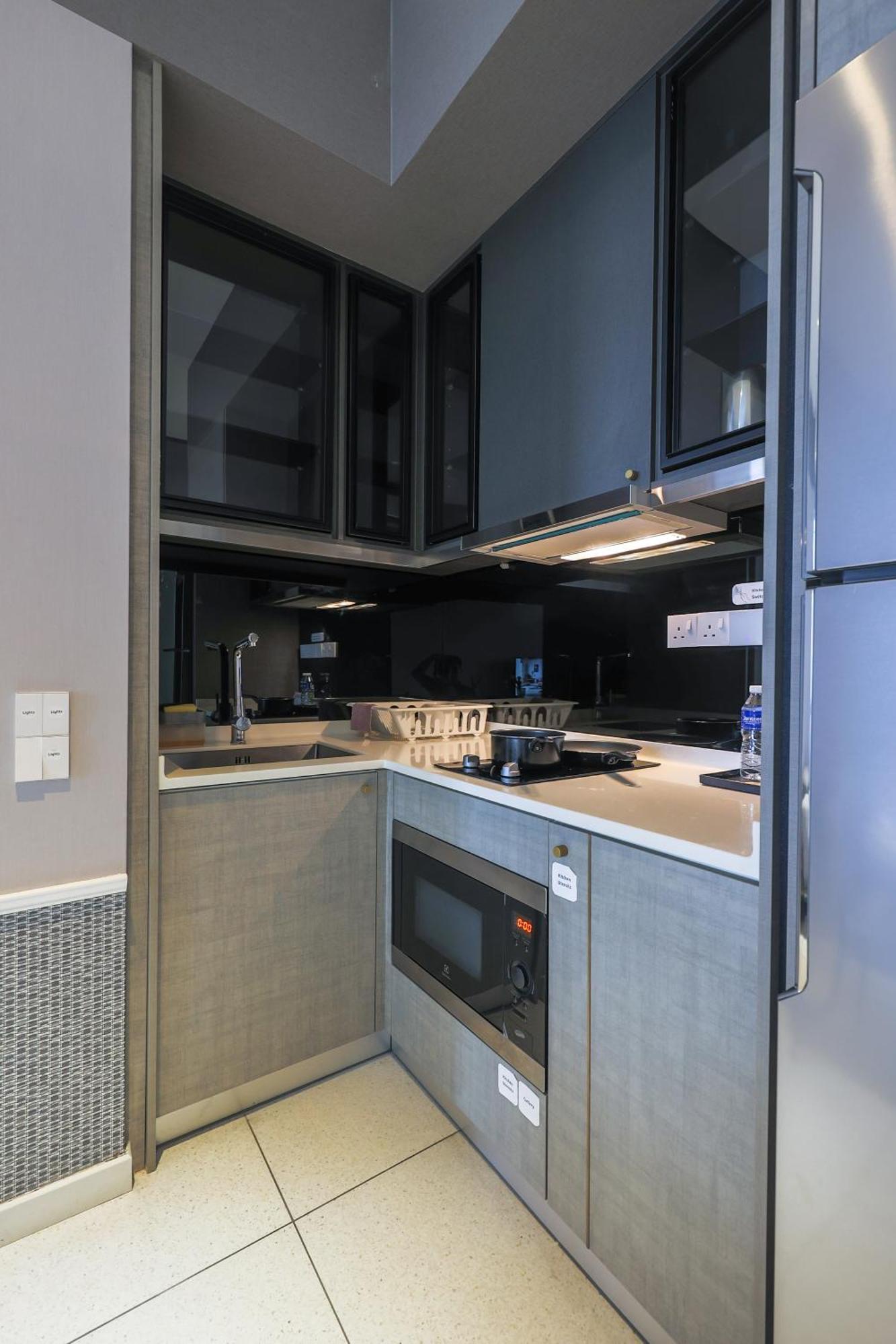 Millerz Square By Mykey Apartamento Kuala Lumpur Exterior foto A kitchen in a serviced apartment in Paris
