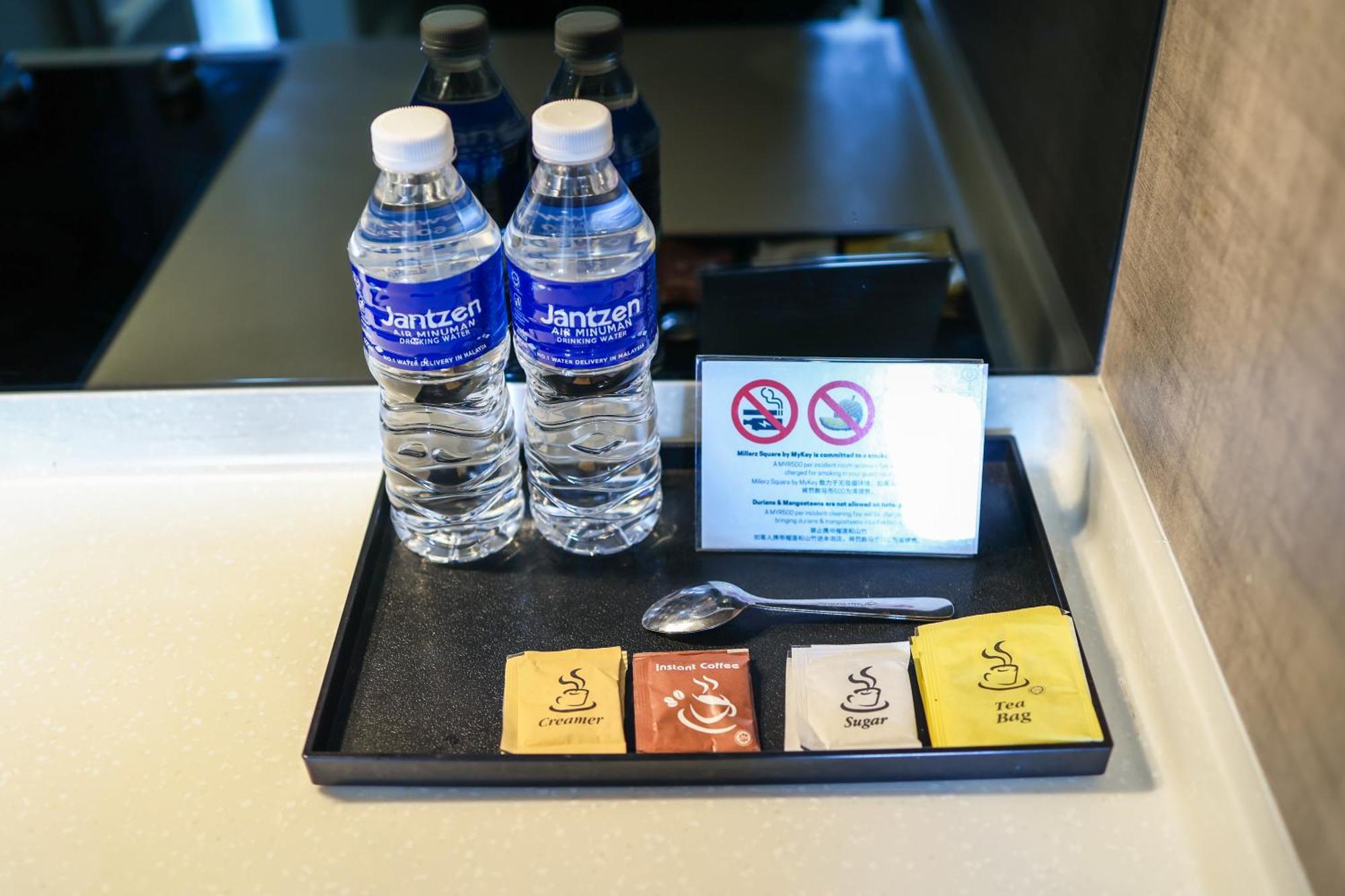 Millerz Square By Mykey Apartamento Kuala Lumpur Exterior foto Bottled water and tea bags in a hotel room