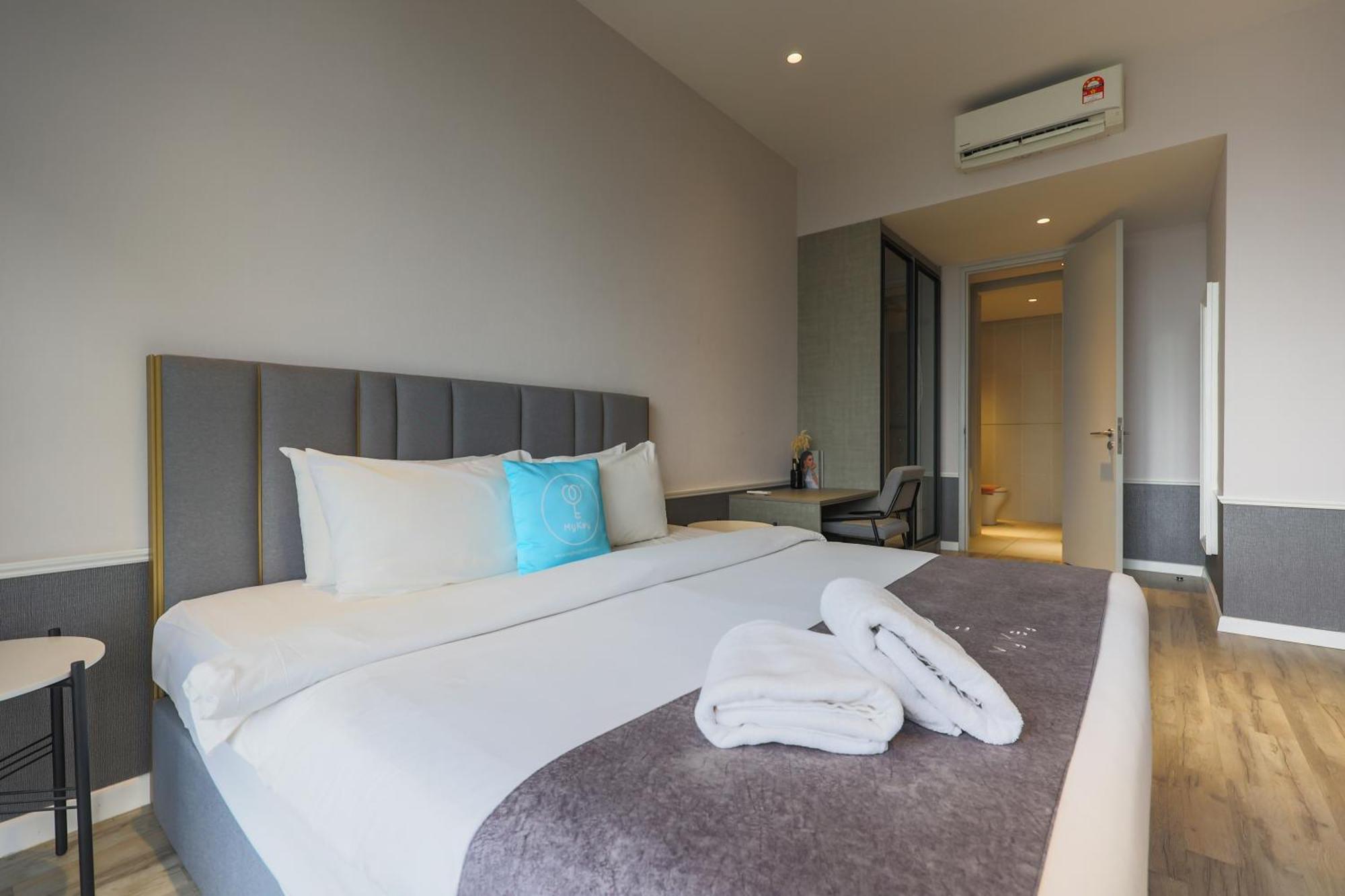 Millerz Square By Mykey Apartamento Kuala Lumpur Exterior foto A bedroom in a serviced apartment in Kuala Lumpur, Malaysia.